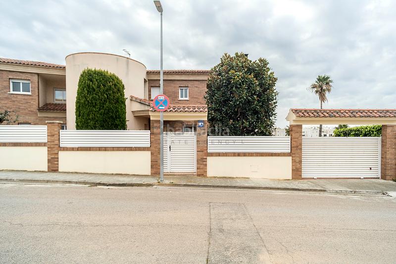 Foto 0216758c-f705-4282-93e0-28d639c0875c. Xalet amb xemeneia calefacció aparcament piscina a Calafell