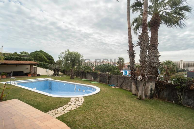 Foto 83eef382-67e9-4b3c-9e73-f9fd1c4d71af. Xalet amb xemeneia calefacció aparcament piscina a Calafell