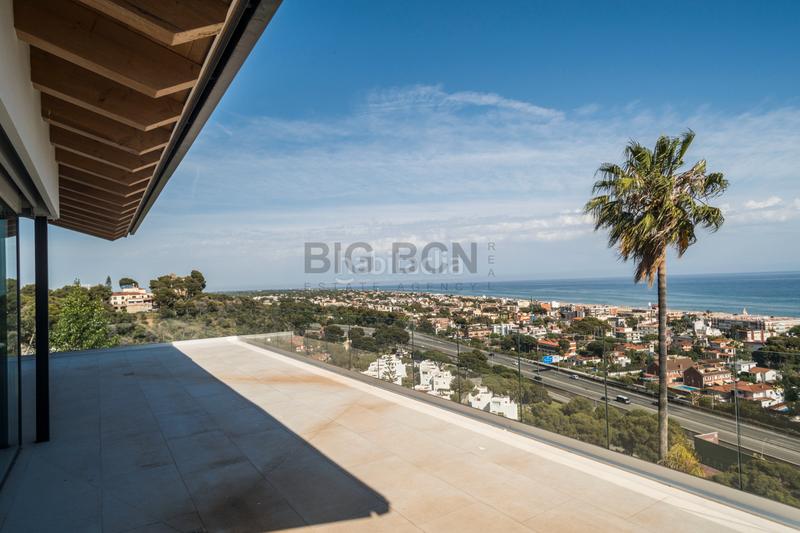 Foto 29f2c072-8529-4f08-b5dc-8f72cc0a01e5. Alquiler chalet en Bellamar Castelldefels