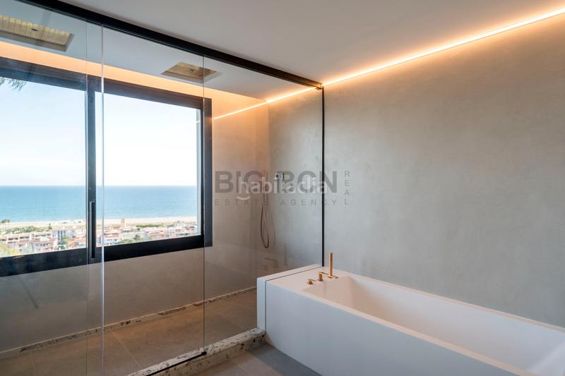 Foto e3b9e487-43dc-4dd8-9ea4-1823a1d198e2. Alquiler chalet en Bellamar Castelldefels