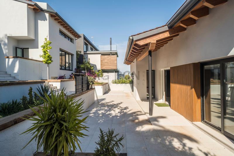 Foto bad9a3f0-187b-461d-97fb-81d449afef3a. Location chalet avec chauffage parking piscine dans Castelldefels