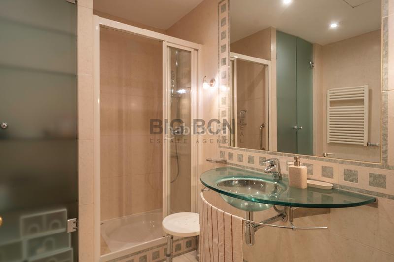 Foto 06bc8761-a1cf-4dac-908c-4fac64676b55. Appartamento con camino riscaldamento parcheggio in Barcelona