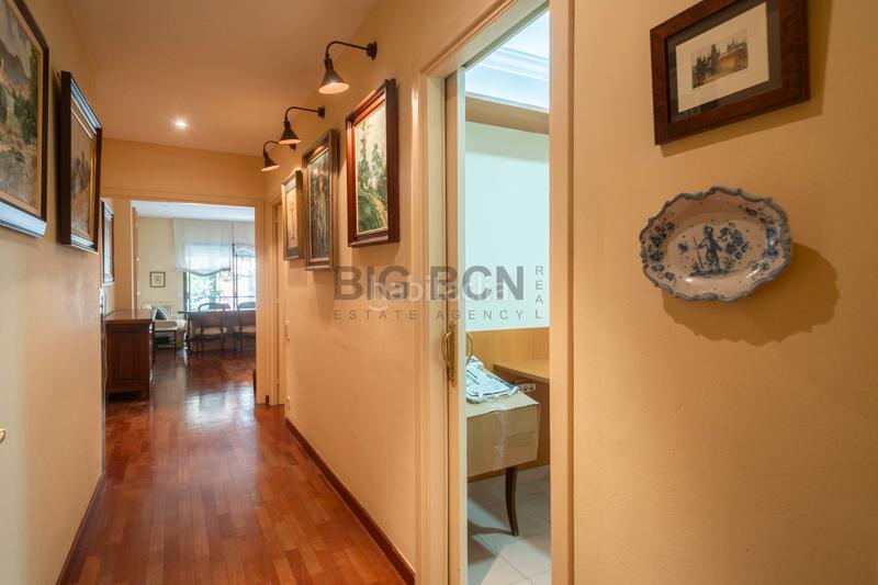 Foto 14cb43f3-2b94-4a0b-b3b9-ee662c5d09dc. Appartamento con camino riscaldamento parcheggio in Barcelona