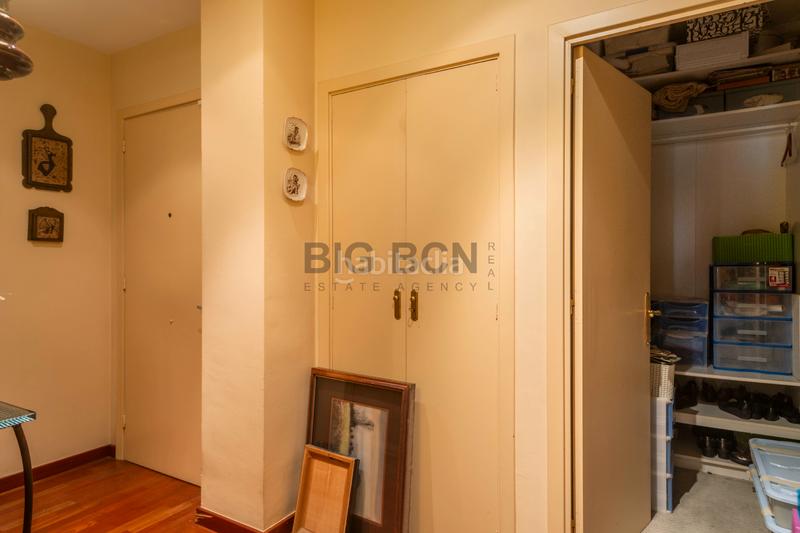 Foto 8c8bd743-d9aa-48e3-951a-19b34f3a21cd. Appartamento con camino riscaldamento parcheggio in Barcelona