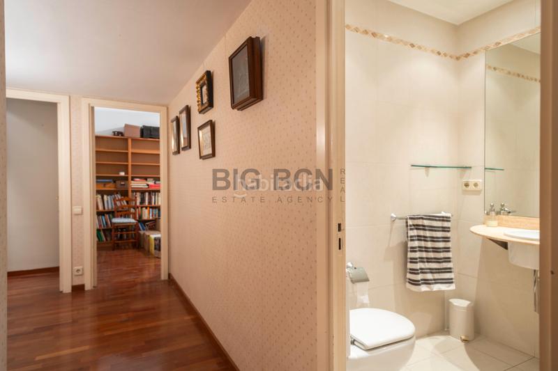 Foto a2ce5e68-aa17-41b2-9a9a-cf51e9bf368f. Appartamento con camino riscaldamento parcheggio in Barcelona