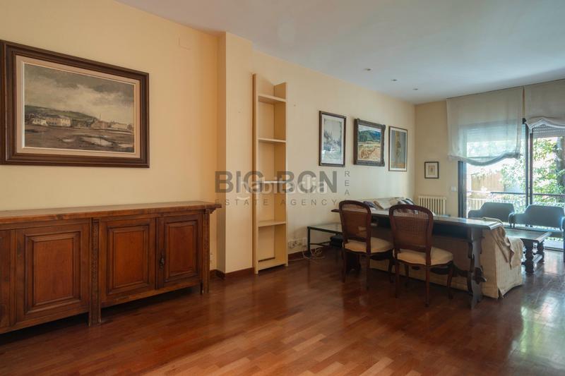 Foto f3b86da8-172c-45fd-9c1e-335050c2ed5f. Appartamento con camino riscaldamento parcheggio in Barcelona