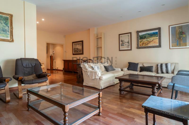 Foto fc9268d2-830c-4b90-b560-b465e47a409d. Appartamento con camino riscaldamento parcheggio in Barcelona