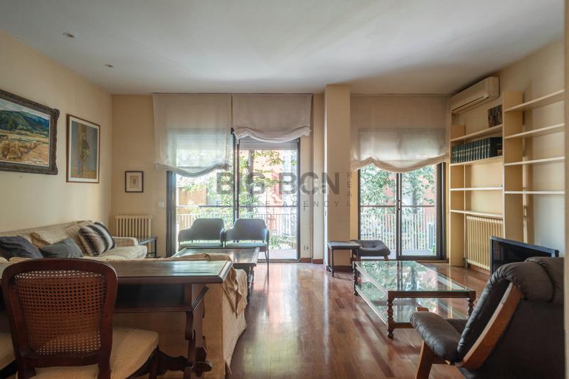 Foto fd2ad6f3-ff1c-4b85-9e97-1ab0d252fde0. Appartamento con camino riscaldamento parcheggio in Barcelona