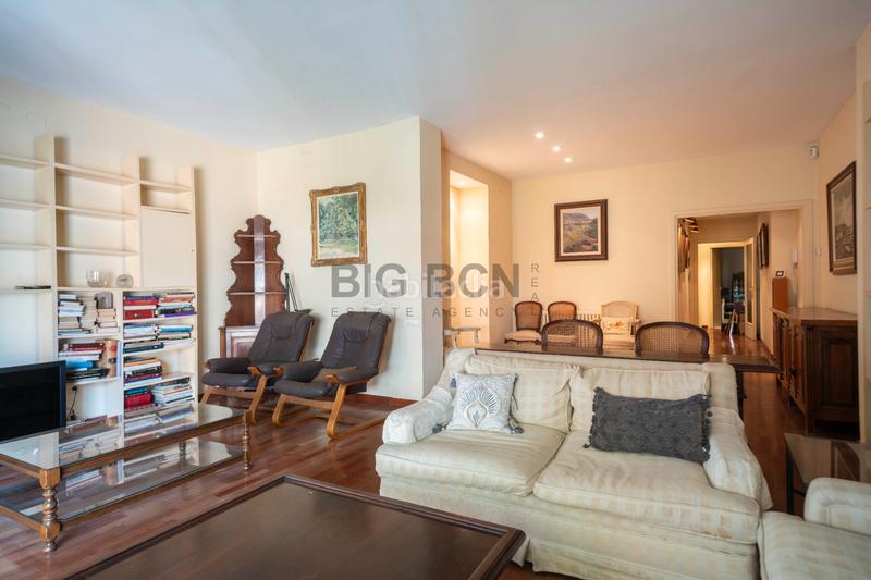 Foto fd2ff27e-4574-4da4-b56d-2bcea36c39b7. Appartamento con camino riscaldamento parcheggio in Barcelona