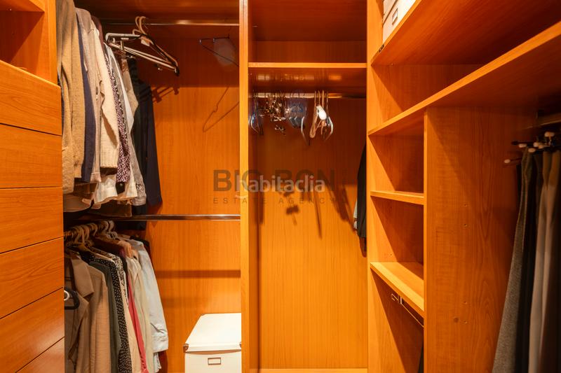 Foto fe7444d2-4ea2-484d-9e7f-c5085631537b. Appartamento con camino riscaldamento parcheggio in Barcelona