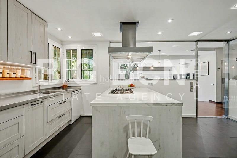 Foto 5835aa6e-87fe-4953-b070-5b25649d919a. Chalet en Ciutat Diagonal Esplugues de Llobregat