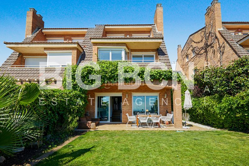 Foto 8cfc555d-b729-4722-b804-5875c20df43a. Chalet en Ciutat Diagonal Esplugues de Llobregat