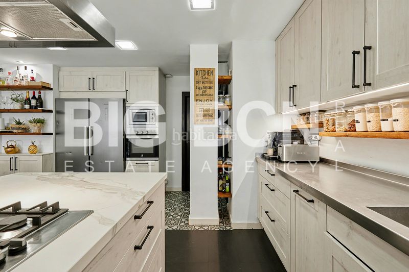 Foto a5e340ba-19f0-4a5a-b4fb-8b48247badf2. Chalet en Ciutat Diagonal Esplugues de Llobregat