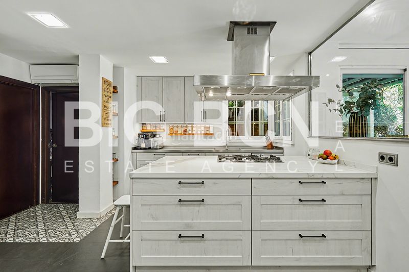 Foto a9f72f5a-e877-4007-9809-45bdabf165d7. Chalet en Ciutat Diagonal Esplugues de Llobregat