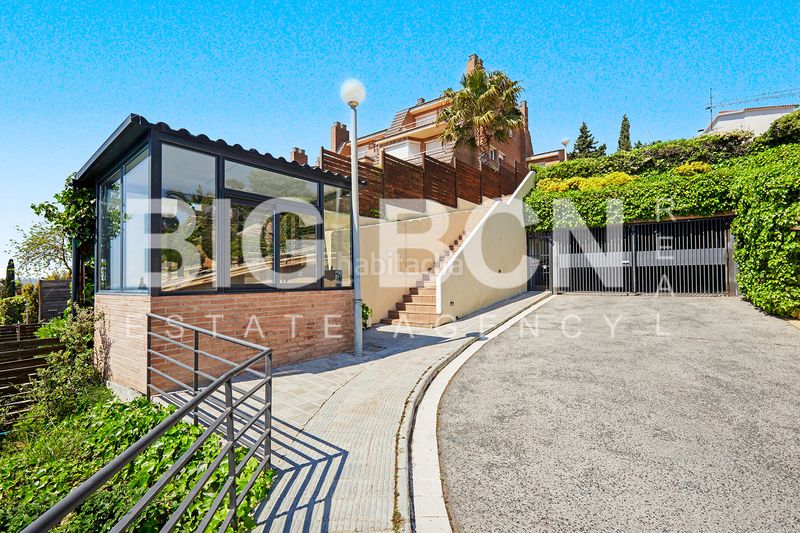 Foto aa7712bd-af93-4412-992f-f542cccd5fe5. Chalet en Ciutat Diagonal Esplugues de Llobregat