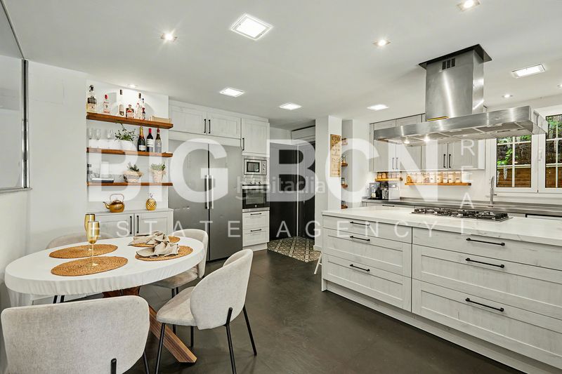 Foto b7c2ae2c-a5e8-488d-8e57-0767a96c7a68. Chalet en Ciutat Diagonal Esplugues de Llobregat