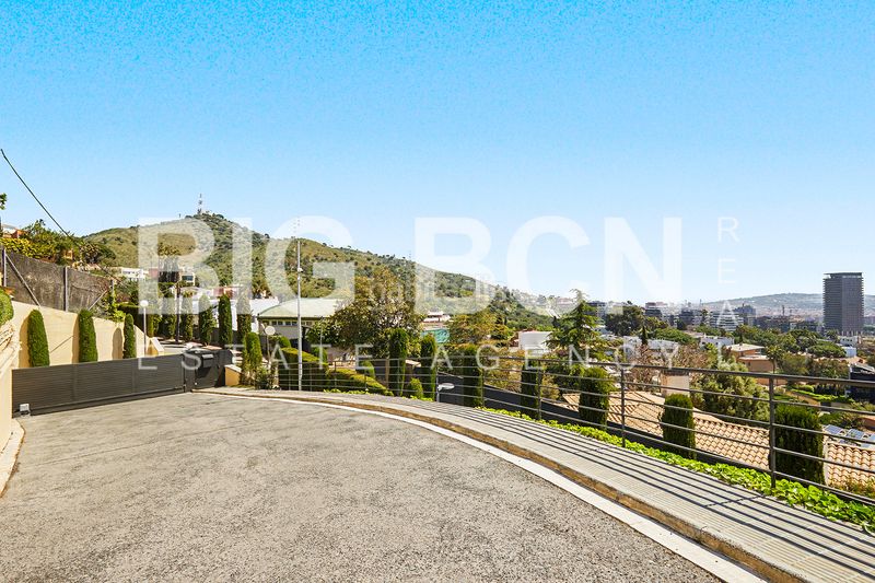 Foto b7c472c5-f53b-4799-92f5-24df7d3402fd. Chalet en Ciutat Diagonal Esplugues de Llobregat