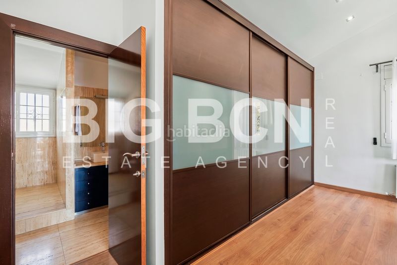 Foto c3ada8b0-cd73-482b-9758-138d33c4cc03. Chalet en Ciutat Diagonal Esplugues de Llobregat