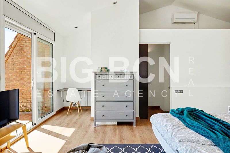 Foto f9aab087-96bb-4d2d-a06e-2f44dc0f901f. Chalet en Ciutat Diagonal Esplugues de Llobregat