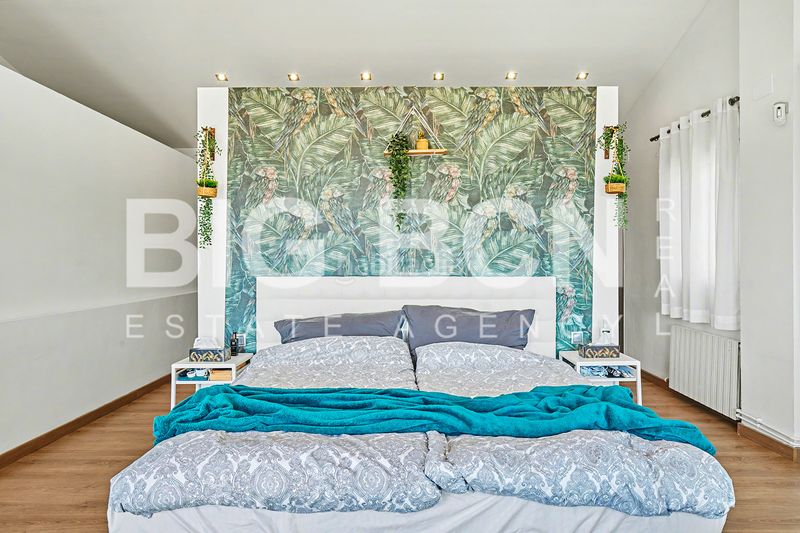 Foto 1c30f228-72ba-4b24-acf4-d51b764068d9. Xalet amb xemeneia calefacció aparcament piscina a Esplugues de Llobregat