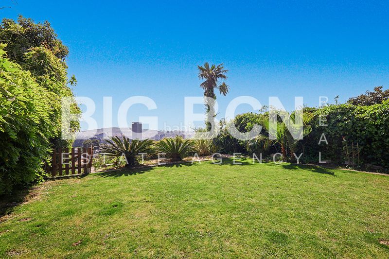 Foto 61346919-993b-4a0a-9f15-8a2e50f66284. Xalet amb xemeneia calefacció aparcament piscina a Esplugues de Llobregat