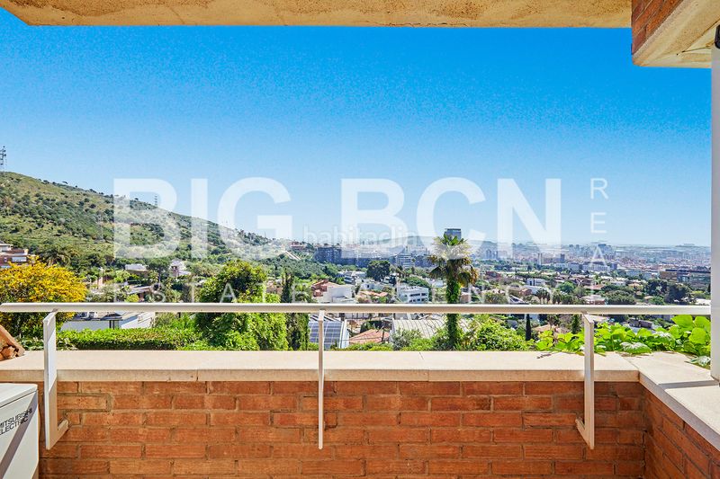 Foto 6fca20b8-3e2b-4b5a-9320-2d7439418f6f. Xalet amb xemeneia calefacció aparcament piscina a Esplugues de Llobregat