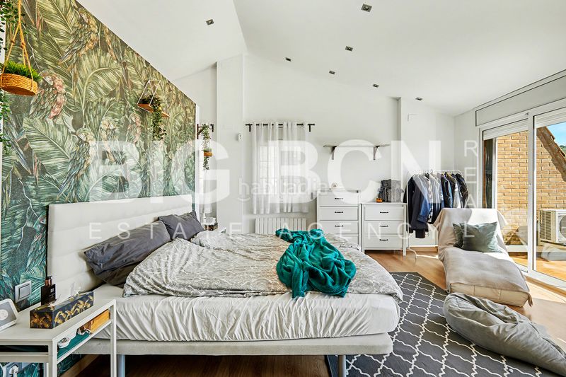 Foto 7252a96a-d9d0-4a09-bb27-58614955de95. Xalet amb xemeneia calefacció aparcament piscina a Esplugues de Llobregat