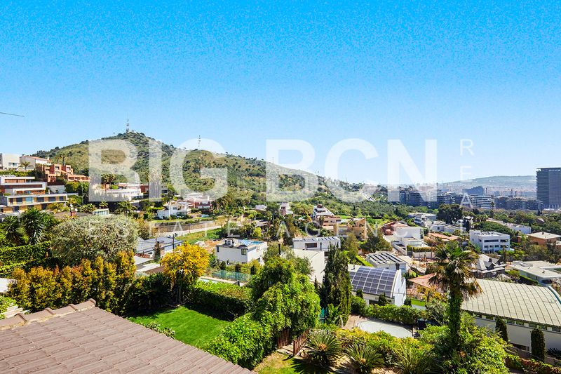 Foto 76c83b73-3f83-43cd-9da9-20f04889e589. Xalet amb xemeneia calefacció aparcament piscina a Esplugues de Llobregat