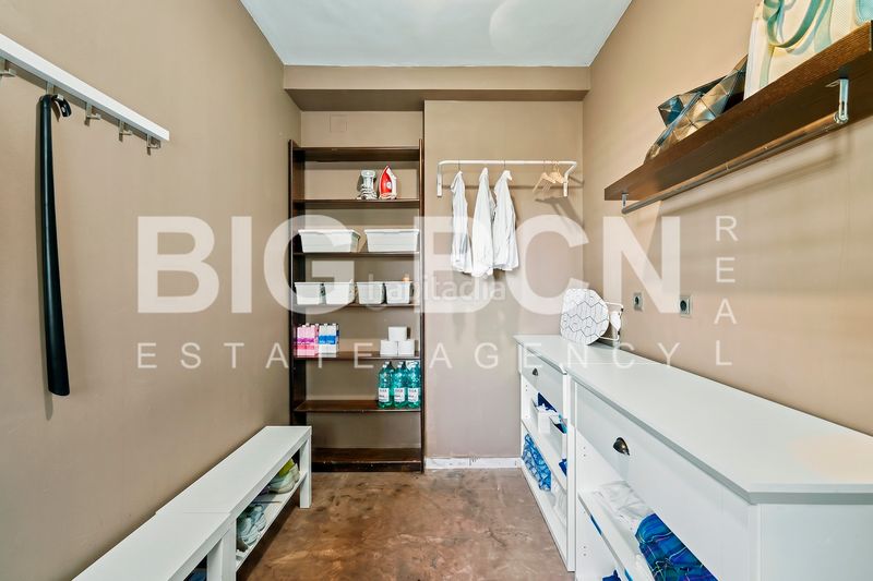 Foto 786e7b4b-f8c0-4edb-8007-b744c7fc4348. Xalet amb xemeneia calefacció aparcament piscina a Esplugues de Llobregat