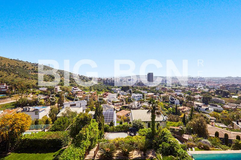 Foto 7bdb571d-885c-46f6-b3e4-3acb63d2a5d8. Xalet amb xemeneia calefacció aparcament piscina a Esplugues de Llobregat