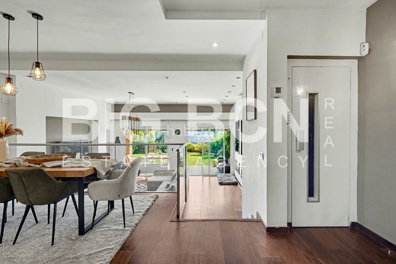 Foto b70e3c61-2a96-458f-940c-2908ef883ad8. Xalet amb xemeneia calefacció aparcament piscina a Esplugues de Llobregat