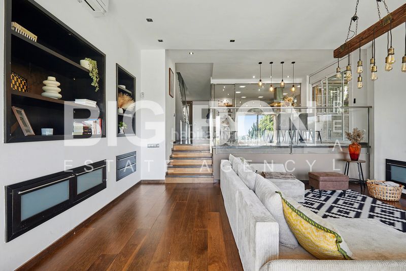 Foto c0a303b2-f290-47a9-83af-d9b256eb4a87. Xalet amb xemeneia calefacció aparcament piscina a Esplugues de Llobregat