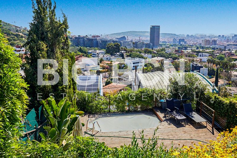 Foto e3fd12ee-da9c-4264-ac53-c44a8f939507. Xalet amb xemeneia calefacció aparcament piscina a Esplugues de Llobregat