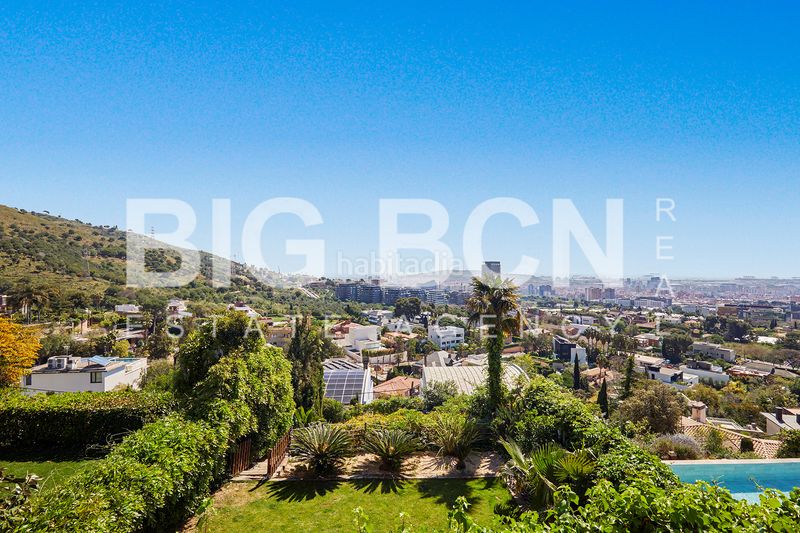 Foto f85e4edc-5e19-4534-8f6b-b99c4e2bfa9f. Xalet amb xemeneia calefacció aparcament piscina a Esplugues de Llobregat