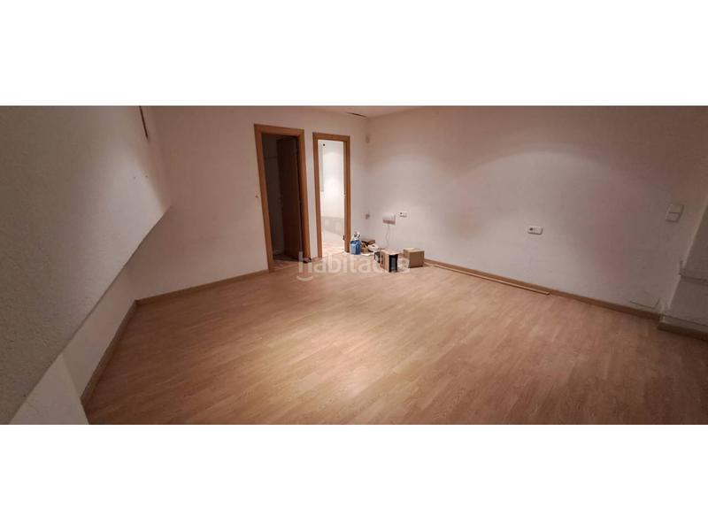 Foto 8d578b11-3ae6-47e3-a28d-a13a48a46618. Local comercial a Cementiri Vell Terrassa