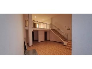 Local Comercial  Sant nebridi. Local con garage y peque�o patio