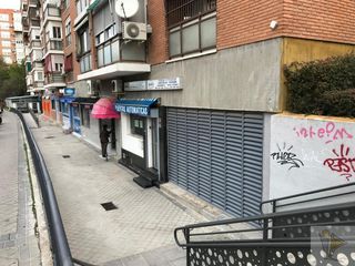Local Comercial  Cl puentelarra. Madridlocal