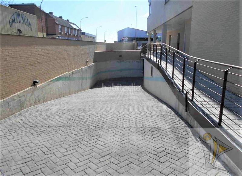 Foto 8765a27a-b19b-4a1a-96ba-00e1c988402d. Aparcament cotxe a Rejas Madrid
