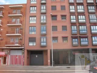 Aparcament cotxe a CL Embajadores