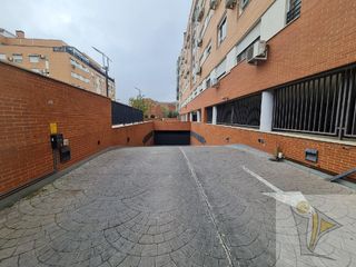 Aparcament cotxe a CL LAGUNAS DE NEILA