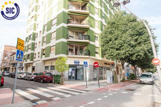 Local commercial à Paseo morella 25. Amplio local comercial en venta o alquiler en zona estratégica