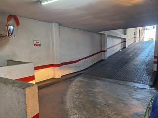 Parking voiture à Calle fernando el catolico 2. Plaza de garaje para coche grande en castellon zona este