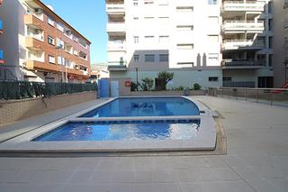 Apartament a Cabanes 11. Apartamento muy céntrico con garaje y piscina rodeado de servici