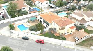 Chalet en Avenida mohino 21-23. Doble villa en benicasim con piscina, jardín y licencia airbnb