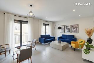 Appartement à San vicente 83. Amplia vivienda con garaje opcional y patio en el centro de cast
