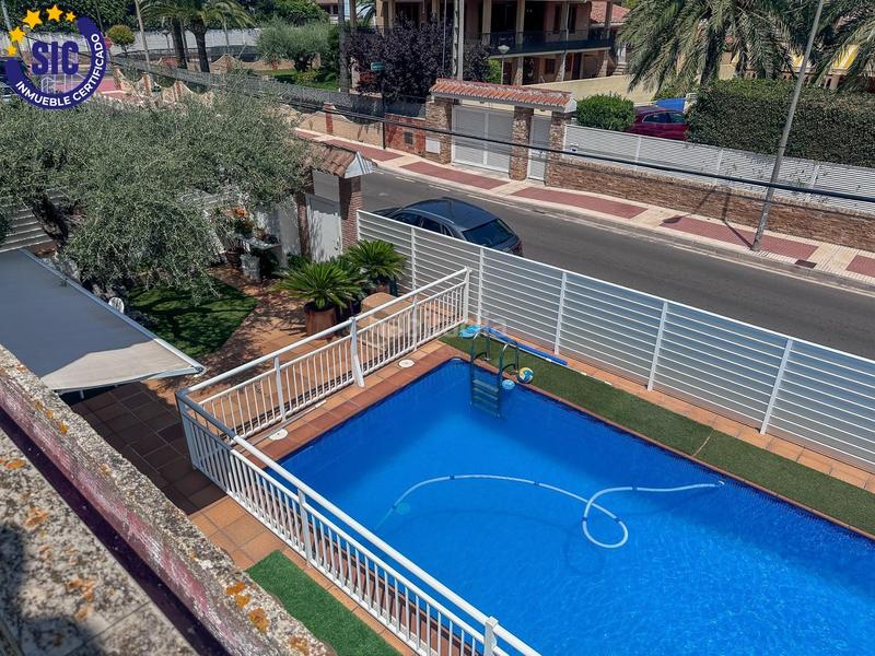 Foto 7a7597b3-8224-471b-ae3a-50eda8b1e9e2. Xalet amb calefacció aparcament piscina a Heliópolis Benicasim / Benicàssim