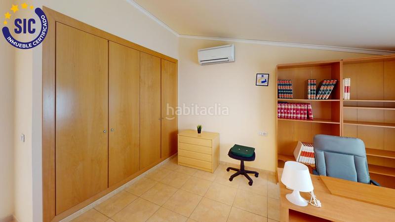 Foto 5f76791d-3e36-4a96-b9ff-d5eece8e2518. Casa a schiera in calle alzira 4 in Ciutat del Transport - La Salera Castellón de la Plana