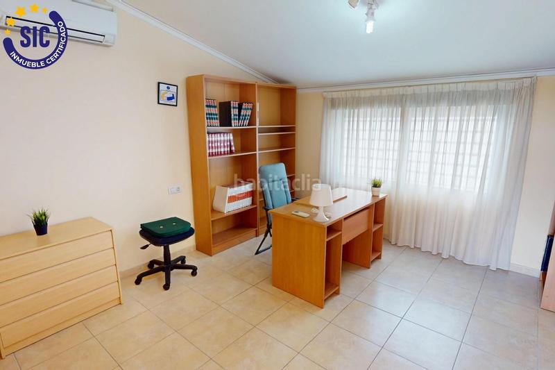 Foto faafe087-92d4-41d1-b0e4-dae8326992e0. Casa a schiera in calle alzira 4 in Ciutat del Transport - La Salera Castellón de la Plana