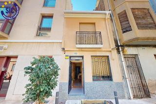 Maison à San cristobal 18. Casa en el centro de castellon junto a la puerta del sol de 4 ha