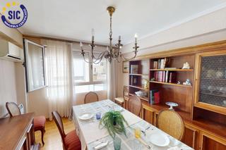 Appartement  Maestro vives 4. Piso en zona fadrell de 4 habitaciones, 1 baño y 1 aseo en caste